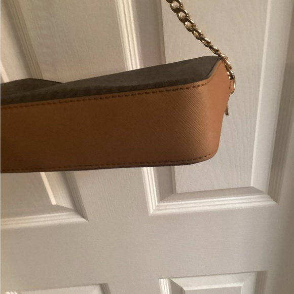 Michael Kors Jet Set Crossbody - Picture 4 of 8